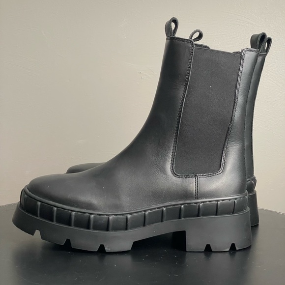 Steve Madden Barclay Boot in Black Leather - Picture 2 of 9